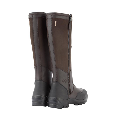 Bottes Le Chameau Turenne avec semelle Vibram Tahoe, doublure en cuir, et pare-pierres cousu pour une protection robuste sur tous terrains. Dotées de semelle onSteam et fermeture éclair pour un confort et une facilité d’utilisation optimaux, ces bottes combinent style et durabilité.
