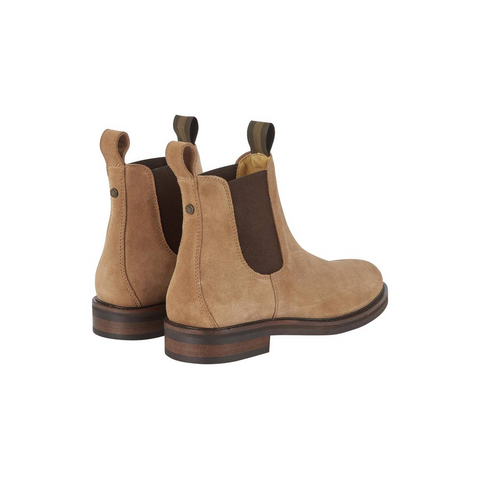 Bottines en daim Le Chameau La Chelsea pour homme, élégantes et confortables, avec semelle adhérente et intérieure respirante, idéales pour un usage urbain et décontracté. Offrent style, souplesse et praticité grâce à leur ouverture élastique et leur design moderne revisité.