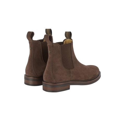 Bottines en daim Le Chameau La Chelsea pour homme, élégantes et confortables, avec semelle adhérente et intérieure respirante, idéales pour un usage urbain et décontracté. Offrent style, souplesse et praticité grâce à leur ouverture élastique et leur design moderne revisité.