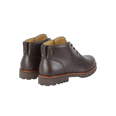 Chaussure Le Chameau La Chukka en cuir pour hommes, bottines imperméables avec semelle crantée offrant confort et durabilité, idéales pour usage en ville ou à la campagne, design élégant et intemporel