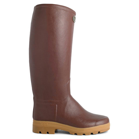 Bottes marron Le Chameau Saint-Hubert, confectionnées à la main avec doublure en cuir, imperméables et élégantes, idéales pour les activités en plein air dans des conditions variées. Semelle bi-densité pour une adhérence parfaite et confort inégalé.