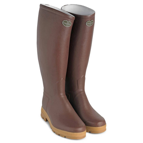 Bottes marron Le Chameau Saint-Hubert, confectionnées à la main avec doublure en cuir, imperméables et élégantes, idéales pour les activités en plein air dans des conditions variées. Semelle bi-densité pour une adhérence parfaite et confort inégalé.