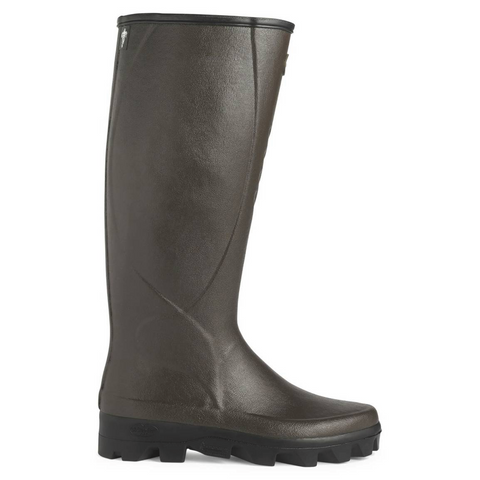 Bottes Le Chameau Saint-Hubert doublées cuir, confection artisanale, équipées de semelles autonettoyantes Michelin, idéales pour activités agricoles, offrant imperméabilité, élégance et confort, adaptées aux professionnels de l'agriculture recherchant adhérence et durabilité.