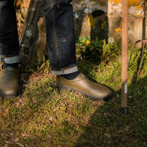 Sabottin Le Chameau Country Cross pour hommes, chaussure de jardinage et marche en extérieur, imperméable et confortable, couleur Vert Chameau, adaptée à toutes les saisons, confectionnée en caoutchouc Chamolux avec doublure respirante et semelle antidérapante Jardin.