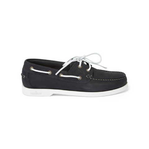 Chaussure Le Chameau Galion en nubuck vue de profil, élégante chaussure-bateau avec semelle antidérapante Sperry, lacets en cuir et logo Le Chameau en relief, idéale pour des aventures nautiques offrant à la fois style et fonctionnalité.