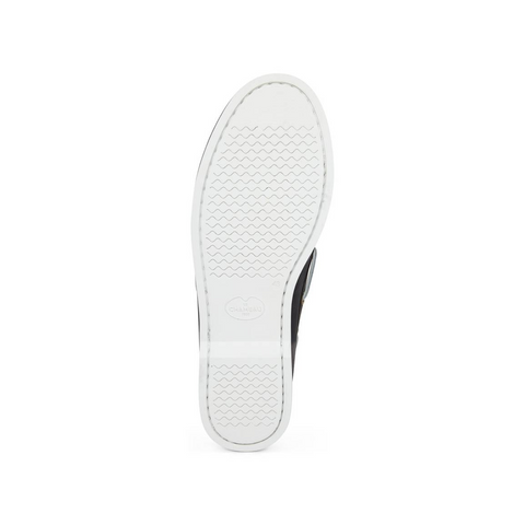 Chaussure Le Chameau Galion en nubuck vue de profil, élégante chaussure-bateau avec semelle antidérapante Sperry, lacets en cuir et logo Le Chameau en relief, idéale pour des aventures nautiques offrant à la fois style et fonctionnalité.