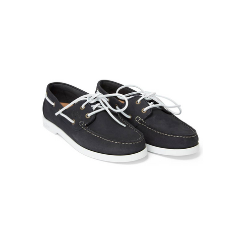 Chaussure Le Chameau Galion en nubuck vue de profil, élégante chaussure-bateau avec semelle antidérapante Sperry, lacets en cuir et logo Le Chameau en relief, idéale pour des aventures nautiques offrant à la fois style et fonctionnalité.