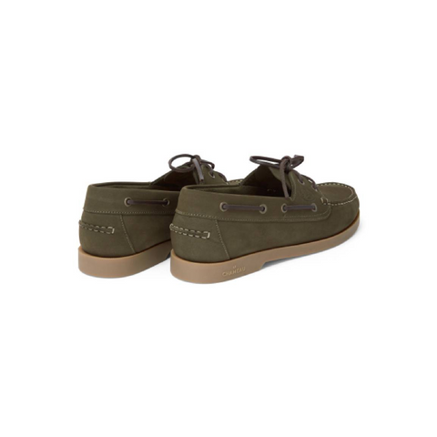 Chaussure Le Chameau Galion en nubuck vue de profil, élégante chaussure-bateau avec semelle antidérapante Sperry, lacets en cuir et logo Le Chameau en relief, idéale pour des aventures nautiques offrant à la fois style et fonctionnalité.