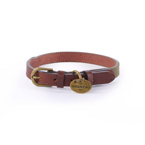 Collier pour chien Le Chameau en coton ciré et cuir, offrant durabilité et confort optimal, adapté aux chiens de toutes tailles pour les activités en plein air et les promenades quotidiennes, disponible en plusieurs couleurs et tailles, résistant à l'usure et aux intempéries.