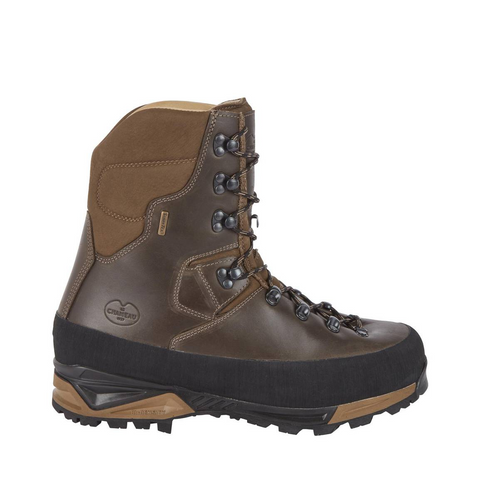 Photo des chaussures Le Chameau Mouflon Extrême 10 pouces montrant la robustesse de leur cuir pleine fleur, avec une semelle Vibram Curcuma réputée pour sa résistance et son adhérence sur terrains difficiles, idéales pour des randonnées en montagne sous toutes conditions.