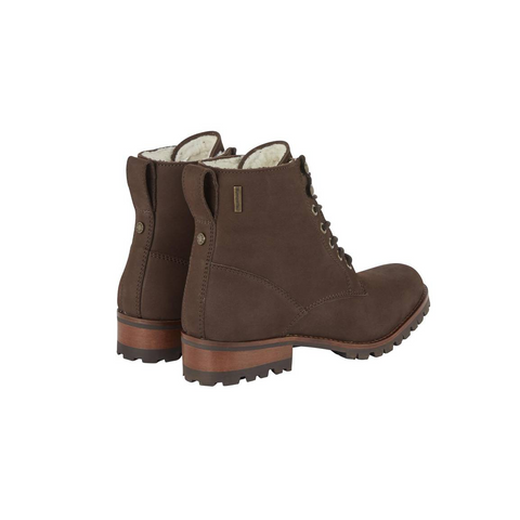 Bottines femmes Le Chameau Artemis en nubuck marron, élégantes et fourrées pour une isolation thermique optimale, avec doublure Sympatex en fausse fourrure et semelles crantées offrant une adhérence exceptionnelle sur terrains glissants, idéales pour garder vos pieds au chaud et au sec pendant l'hiver