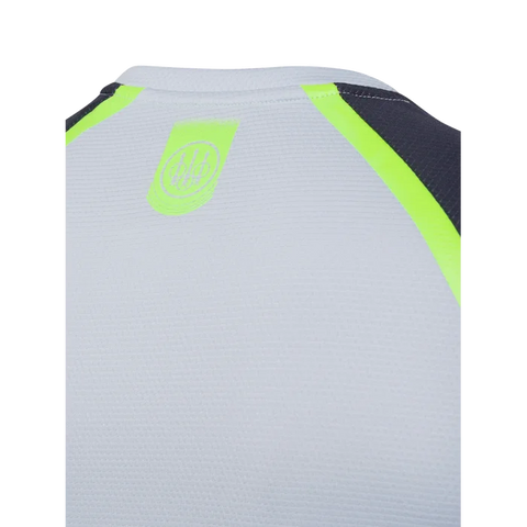 T-shirt Beretta Roundneck Logo pour homme en polypropylène et polyester avec graphisme ton sur ton; respirant, anti-odeurs, anti-UV, idéal pour les activités de plein air et le tir sportif; design élégant et confortable avec logo Beretta imprimé au dos et coupe droite pour un ajustement classique.