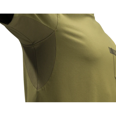 Image du T-shirt Beretta Tactical pour homme, en coton élastique avec un design graphique distinctif, une petite poche poitrine, et un logo imprimé Beretta au dos, idéal pour un style décontracté et des activités outdoor.