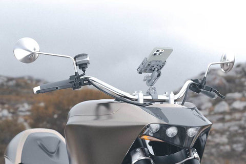 Support Smartphone Outplorer pour guidon avec design modulaire et suspension pneumatique anti-vibration, adapté pour vélo et moto, avec compatibilité étendue de 63 mm à 97 mm, protection OIS, bouton télescopique, et système antivol intégré pour une sécurité renforcée.