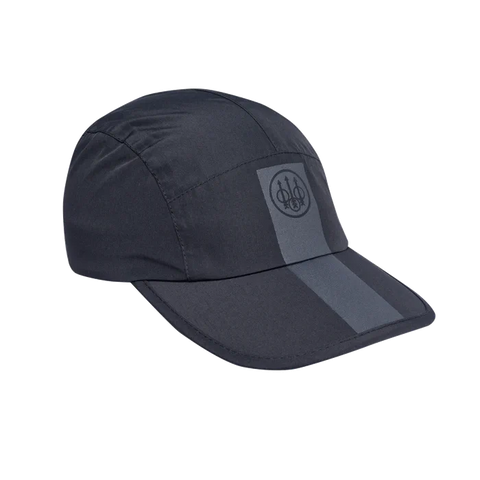 Casquette Beretta imperméable dotée de la membrane BWB EVO, résistante à l'eau et respirante, idéale pour les activités en extérieur par temps de pluie, avec un logo distinctif brodé pour un style unique.