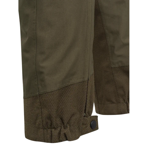 Pantalon de chasse pour femme Tri-Active EVO Beretta en motif Camo Max5, imperméable et respirant avec fermeture YKK et inserts élastiques pour une liberté de mouvement maximale, idéal pour les environnements de chasse en pleine nature.