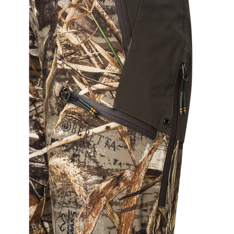 Pantalon de chasse pour femme Tri-Active EVO Beretta en motif Camo Max5, imperméable et respirant avec fermeture YKK et inserts élastiques pour une liberté de mouvement maximale, idéal pour les environnements de chasse en pleine nature.