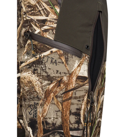 Pantalon de chasse pour femme Tri-Active EVO Beretta en motif Camo Max5, imperméable et respirant avec fermeture YKK et inserts élastiques pour une liberté de mouvement maximale, idéal pour les environnements de chasse en pleine nature.