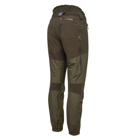 Pantalon de chasse Beretta Tri-Active EVO imperméable avec motif Camo Raltree Max5, offrant un tissu silencieux et respirant pour une grande liberté de mouvement grâce à ses inserts élastiques, idéal pour les espaces ouverts et les chasseurs exigeants.
