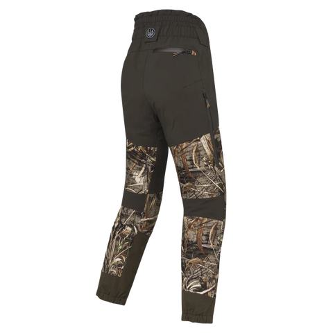 Pantalon de chasse Beretta Tri-Active EVO imperméable avec motif Camo Raltree Max5, offrant un tissu silencieux et respirant pour une grande liberté de mouvement grâce à ses inserts élastiques, idéal pour les espaces ouverts et les chasseurs exigeants.
