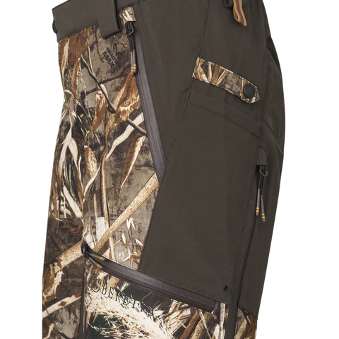 Pantalon de chasse Beretta Tri-Active EVO imperméable avec motif Camo Raltree Max5, offrant un tissu silencieux et respirant pour une grande liberté de mouvement grâce à ses inserts élastiques, idéal pour les espaces ouverts et les chasseurs exigeants.