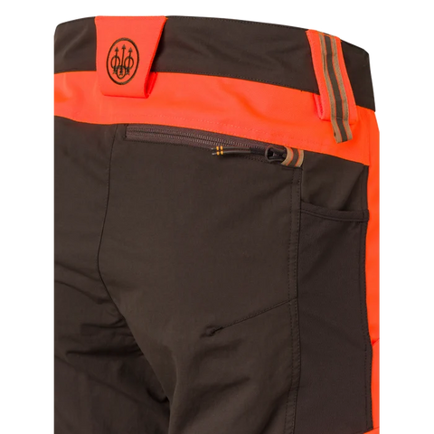 Pantalon de chasse Beretta Balcan pour terrains difficiles, résistant à l'eau avec inserts élastiques, idéal pour environnements denses et mobilité maximale.