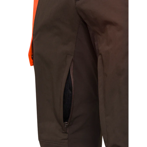 Pantalon de chasse Beretta Balcan pour terrains difficiles, résistant à l'eau avec inserts élastiques, idéal pour environnements denses et mobilité maximale.