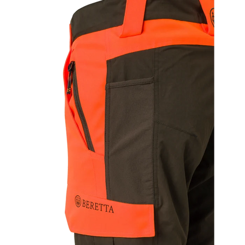 Pantalon de chasse Beretta Balcan pour terrains difficiles, résistant à l'eau avec inserts élastiques, idéal pour environnements denses et mobilité maximale.