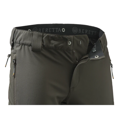 Pantalon Beretta Way Stretch EVO pour homme, idéal pour chasse en automne et hiver, avec matériau ultra-élastique, anti-abrasion, ceinture ergonomique, soutien lombaire en micropolaire, et coupe ajustée pour une liberté de mouvement maximale et confort optimal sur terrains difficiles.