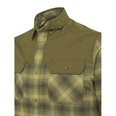 Chemise Beretta Outpost en polyester recyclé et élasthanne, idéale pour les chasseurs et les amateurs de plein air, avec renforts stratégiquement placés et poches poitrine plaquées pour un rangement pratique et une durabilité accrue lors des activités de début de saison.