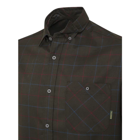 Chemise Beretta Jargo Stretch pour activités en plein air, offrant confort et flexibilité, idéale pour la chasse avec design fonctionnel, col boutonné caché, et poche poitrine, fabriquée en polyester recyclé et élasthanne, adaptée aux environnements variés comme les forêts, montagnes et milieux aquatiques.