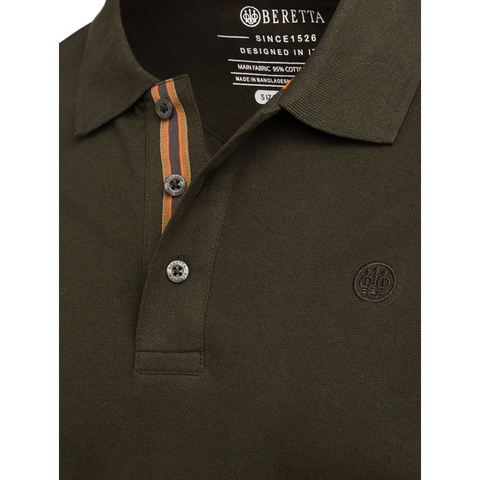 Polo Beretta Corporate EVO pour homme, confectionné en coton piqué et élasthanne, manches courtes, style élégant et confortable, parfait pour les activités en plein air ou au quotidien, avec logos Beretta distinctifs brodés et imprimés.