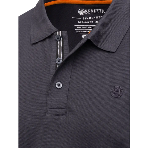Polo Beretta Corporate EVO pour homme, confectionné en coton piqué et élasthanne, manches courtes, style élégant et confortable, parfait pour les activités en plein air ou au quotidien, avec logos Beretta distinctifs brodés et imprimés.