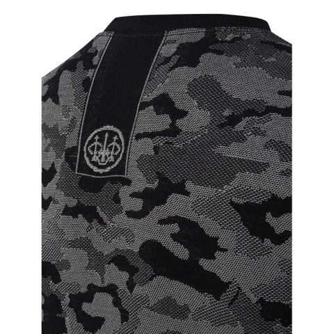 Maillot de corps pour femme Beretta LeSaut à manches longues en camouflage, conçu sans couture pour un confort et une thermorégulation parfaits lors des activités extérieures par temps froid, avec une coupe slim et un logo élégant au dos.