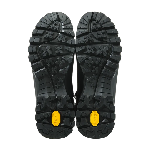 Chaussures Beretta Lowveld GTX en suède résistant avec membrane GORE-TEX offrant imperméabilité et respirabilité, semelle Vibram pour une adhérence optimale sur terrains accidentés, inserts Cordura pour une durabilité accrue, idéal pour l'alpinisme et les aventures extérieures difficiles.