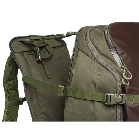 Sac à dos Beretta Ibex conçu pour chasseurs, capacité 50L+40L, 30L, 22L. Matière résistante et hydrofuge, multiples poches pour organisation, dos ergonomique et bretelles confortables. Idéal longues expéditions et protection équipements en plein air.