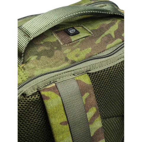 Sac à dos Beretta Tactical Flank Multicam de 17 L avec système M.O.L.L.E et compartiment pour ordinateur, idéal pour activités tactiques et missions sur le terrain, conception robuste en nylon hydrofuge avec poches YKK et intégration Multicam pour camouflage optimal.