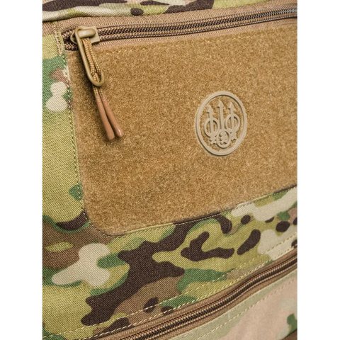 Sac à dos Beretta Tactical Flank Multicam de 17 L avec système M.O.L.L.E et compartiment pour ordinateur, idéal pour activités tactiques et missions sur le terrain, conception robuste en nylon hydrofuge avec poches YKK et intégration Multicam pour camouflage optimal.