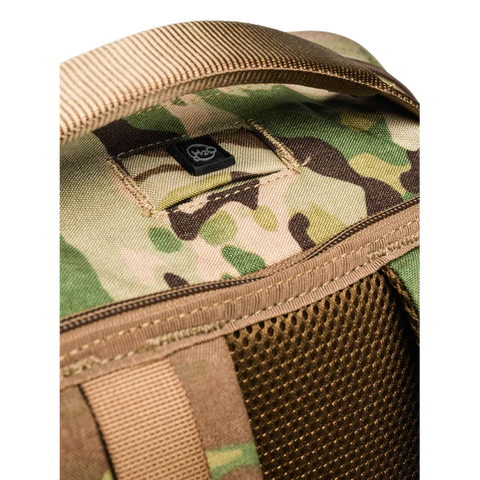 Sac à dos Beretta Tactical Flank Multicam de 17 L avec système M.O.L.L.E et compartiment pour ordinateur, idéal pour activités tactiques et missions sur le terrain, conception robuste en nylon hydrofuge avec poches YKK et intégration Multicam pour camouflage optimal.