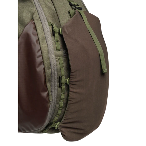Sac à dos Beretta Ibex conçu pour chasseurs, capacité 50L+40L, 30L, 22L. Matière résistante et hydrofuge, multiples poches pour organisation, dos ergonomique et bretelles confortables. Idéal longues expéditions et protection équipements en plein air.