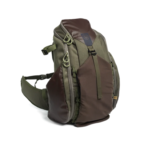 Sac à dos Beretta Ibex conçu pour chasseurs, capacité 50L+40L, 30L, 22L. Matière résistante et hydrofuge, multiples poches pour organisation, dos ergonomique et bretelles confortables. Idéal longues expéditions et protection équipements en plein air.