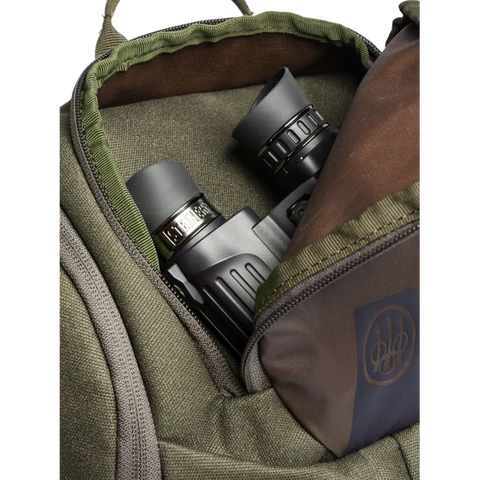 Sac à dos Beretta Ibex conçu pour chasseurs, capacité 50L+40L, 30L, 22L. Matière résistante et hydrofuge, multiples poches pour organisation, dos ergonomique et bretelles confortables. Idéal longues expéditions et protection équipements en plein air.