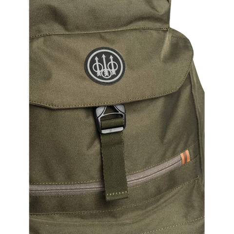 Sac à dos Beretta 25 L robuste et imperméable, parfait pour la chasse et les activités de plein air, avec poches latérales et frontales, design ergonomique et bretelles rembourrées pour un confort optimal sur de longues distances.