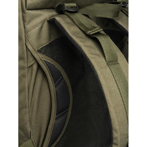 Sac à dos Beretta 25 L robuste et imperméable, parfait pour la chasse et les activités de plein air, avec poches latérales et frontales, design ergonomique et bretelles rembourrées pour un confort optimal sur de longues distances.