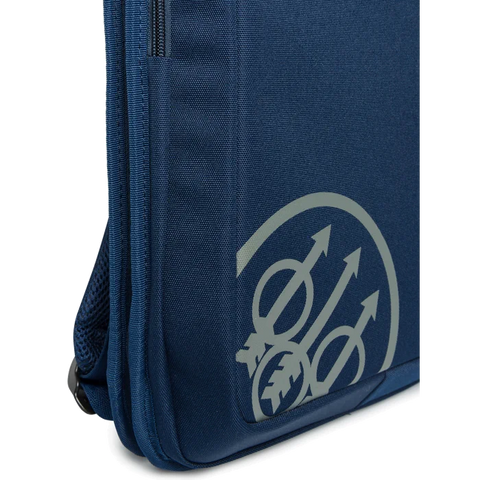 Image du sac à dos Beretta Uniform Pro EVO en polyester, conçu pour transporter efficacement et confortablement la mallette rigide d'un fusil avec des sangles ajustables et des bretelles rembourrées, idéal pour les tireurs sportifs et chasseurs recherchant durabilité et praticité.