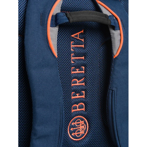 Image du sac à dos Beretta Uniform Pro EVO en polyester, conçu pour transporter efficacement et confortablement la mallette rigide d'un fusil avec des sangles ajustables et des bretelles rembourrées, idéal pour les tireurs sportifs et chasseurs recherchant durabilité et praticité.