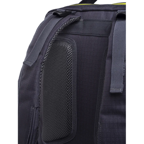 Image du sac à dos Beretta Challenge de 18 litres, fabriqué en polyester résistant avec des fermetures éclair YKK, conçu pour le confort et la durabilité avec des bretelles rembourrées, adapté aux activités quotidiennes et aux voyages.