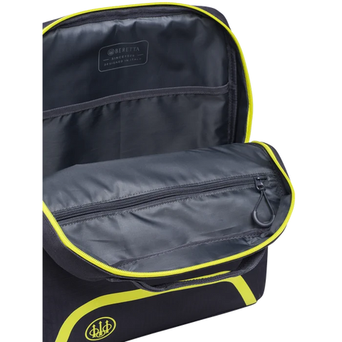 Image du sac à dos Beretta Challenge de 18 litres, fabriqué en polyester résistant avec des fermetures éclair YKK, conçu pour le confort et la durabilité avec des bretelles rembourrées, adapté aux activités quotidiennes et aux voyages.