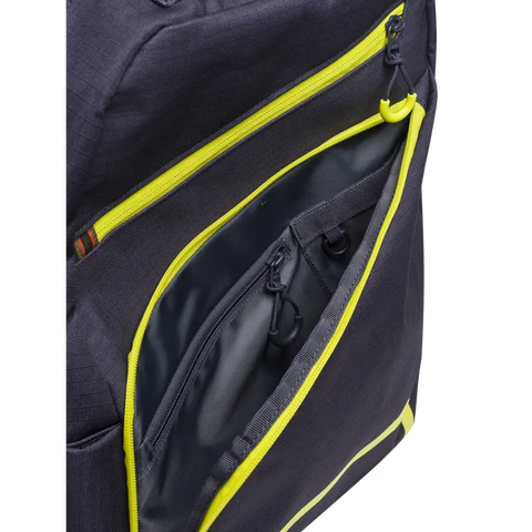 Image du sac à dos Beretta Challenge de 18 litres, fabriqué en polyester résistant avec des fermetures éclair YKK, conçu pour le confort et la durabilité avec des bretelles rembourrées, adapté aux activités quotidiennes et aux voyages.