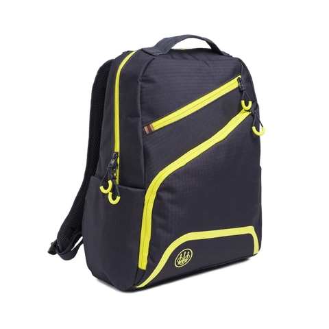 Image du sac à dos Beretta Challenge de 18 litres, fabriqué en polyester résistant avec des fermetures éclair YKK, conçu pour le confort et la durabilité avec des bretelles rembourrées, adapté aux activités quotidiennes et aux voyages.